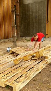 Building a cozy and warm dog house using pallets has never been easier! | 5-Minute Crafts Green