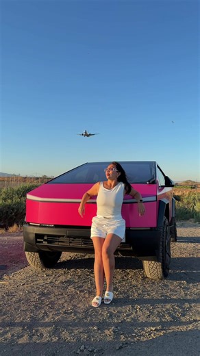 Cybertruck de Naya Fácil: ¿Es Naya Fácil millonaria?