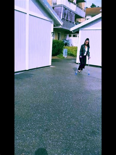 #gips #gipsfuß #krücken #crutches