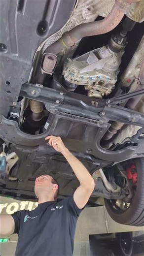 Leaky transfer case on a AMG SUV #mechanic #repair #amg #suv #car #mercedes #broken #oil #v8