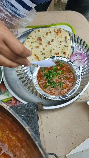 84K views · 2.2K reactions | Nashik street food : Chole kulcha At Burger shurger point, Guru govind singh college road, Beside cambridge school. Price : 40 Follow me on Instagram: https://www.instagram.com/tu_khana_kha/ Subscribe to my Youtube Channel : https://www.youtube.com/channel/UCl_l3iRwVlpmhg39edHlqyA | Nashik Traveller | Facebook