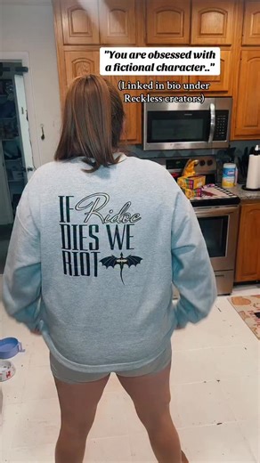 Allie Cat on Instagram: "#ridocgamlyn #fourthwing #rebeccayarros #readersofinstagram #bookstagram #books #viral #trending #ironflame #onyxstorm #bookish #bookworm #spicybooks #spicybookstagram #spicybookrecs #bookaholic"