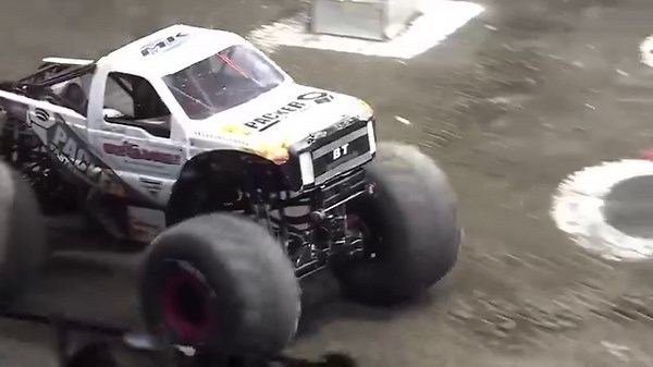 Jamie Sullivan Racing starts the 5 event weekend with a JCB racing win 🏁 #JCB #FindYourJCB #JCBMachines | Monster Jam