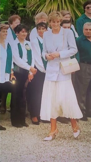 fashion looks Princess Diana's style RoyalHistory #diana
