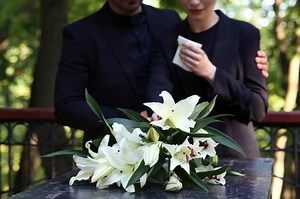 What to Wear to a Winter Funeral to Be Warm & Appropriate | LoveToKnow