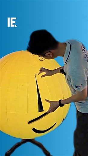 Interesting Engineering on Instagram: "Did you know that screens could curve like this? 📹Credit: @leddisplay_eagerled / IG"