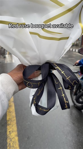 Red Rose Bouquet Available for Special Gifts