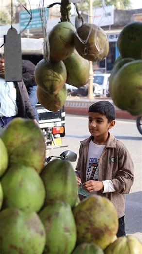 bhai ne didi ko nariyal pani pilaya 😱#shortvideo #funnycomedy