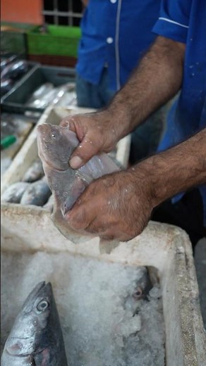 Remove Fish Skin Using Only Your Hands – No Tools!