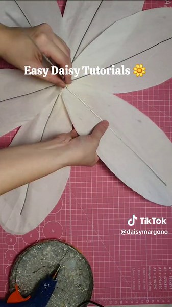 DIY Giant Daisy Flower Tutorial: Step-by-Step Guide