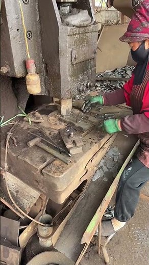 🔩 “Precision Metal Stamping with Industrial Hydraulic Press”