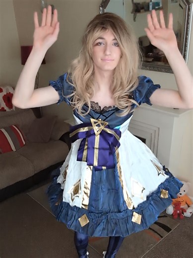 We are once again trying a dance trend despite lacking all dance skills and rhythm! (Gwen dress is back after last post did craziness!) #femboy #crossdresseruk #cosplayer #femboysupremacy #softboy
