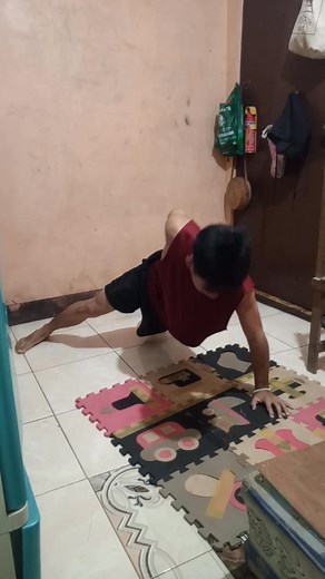 One hand push up is a struggle for elevated surfaces cause I'm trying to catch my breath in here. #extwist #pushupchallenge | ExTwist Fitness