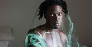 Moses Sumney shares new song “Me in 20 Years”