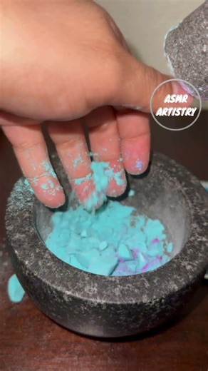 Satisfying Bath Bomb Smash (ASMR) — Bright Blue Bath Bomb Pulverized into Fine Powder