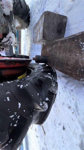 This was a swivels axle so it goes up and down like a see-saw 🙏. Should have took the wheel off. But I wanted a challenge lol #tractor #cold #fypシ゚viral #mount