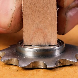 Spinner Resembling Bike Chain System Thanks for watching! Please be aware that this video is for entertainment purposes only and techniques shown should not be attempted at home! | Science, Tech and Universe