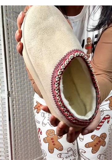 Keeping my feet warm and cute this winter ❄️🫶 These cozy slip-on winter slippers feel like walking on clouds! Soft inside, non-slip sole, perfect for indoors and outdoors. And guess what? They make such a great and affordable gift idea 🎁✨ Free shipping too — link below to shop! . . . . #WinterSlippers #CozyEssentials #GiftIdeas2025 #WinterStyleFinds #TikTokShopFinds