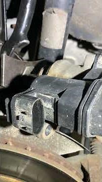Changing BMW rear brake pads without a scanner using a three-pin connector