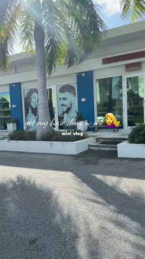 I am absolutely in love with my new hair! 😍 Huge thanks to ManCave Salon- located in Grace Bay, Turks and Caicos 💙 . . . #turksandcaicos #islandgirl #hairstyle #haircolor #filipina