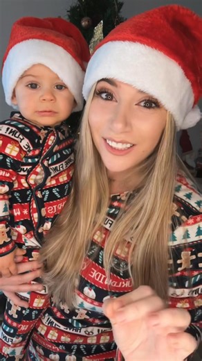 Olá meninas ✨ O Gonçalo pediu para vos deixar uma mensagem ( vejam o vídeo 😂) para além de desejar um ótimo Natal ⭐️ Uma dose de fofura e amor a aparecer nos vossos ecrãs 😍 Ainda não é o nosso postal de Natal ( ainda que podia ser 😅) , mas falta o nosso querido papá César e patudos 😝 Não podia deixar de agradecer a quem continua desse lado, a acompanhar e a fazer com que a GUILTY ainda cá esteja ✨ Muito obrigada 🙏 Do fundo do meu coração e depois de tantas oscilações e tantas mudanças, obri