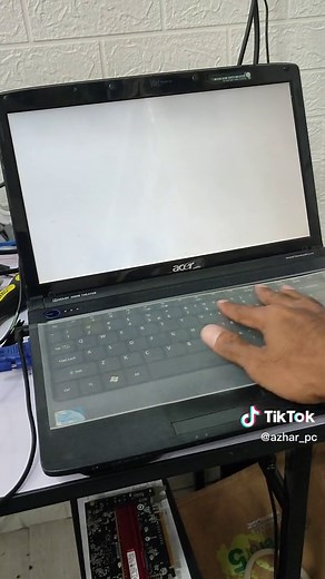 Mengatasi Masalah Layar Laptop Putih