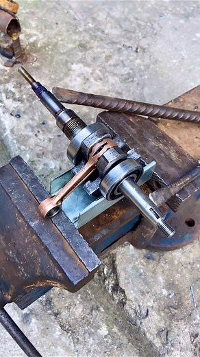 bruno cb on Instagram: "Alinhando o virabrequim 掠 . . . #grau #moto #honda #yamaha #bmw #dicas #tutorial #motor #50cc #mecanica #gambiarra #bike #scooter #wheelie #motorcycle #motorhome #quickfix #howto #mechanic #stuntbike #viral #explorar #reels #fyp"