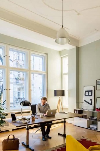 The USM Kitos M adjustable standing desk is the key to a healthy and productive work environment. Get inspired: http://bit.ly/2eqCb0x | USM Modular Furniture
