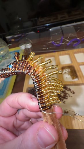 How to Make a Beaded Horse from Memory Wire