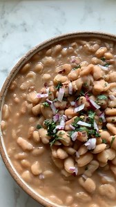 This Instant Pot Pinto Beans recipe is a great way to get started with meal prep and cooking beans with an instant pot. | Plant-Based on a Budget