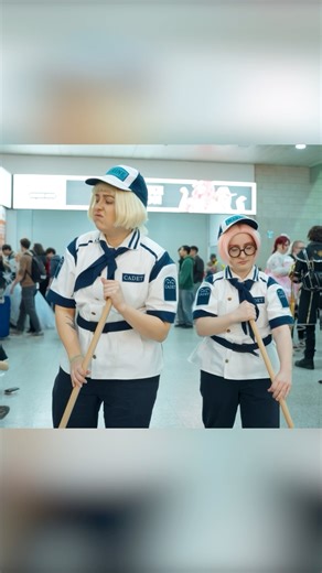 ONE PIECE COSPLAY 🏴‍☠️ Koby + Helmeppo 🧹🪣💦 @ MCM Comic Con #shorts