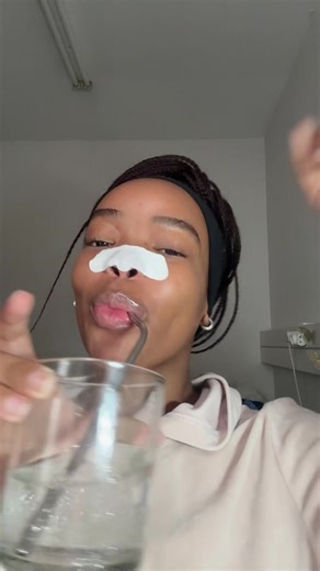 O (@0ku4l3) - DIY Eyebrow Shaping: My First Makeup Experience