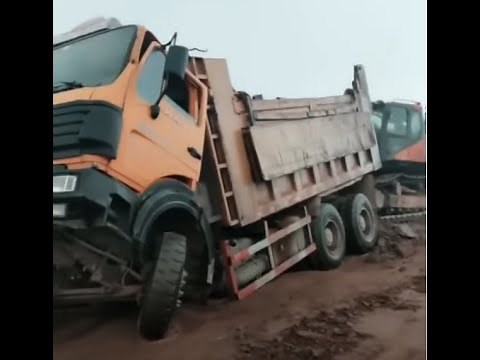 Truck fail compilation! 【E2】---Top crazy heavy load trucks!