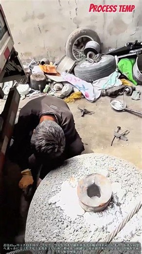 巨大なアルミ鍋を鋳造する職人技！80mmの注ぎ口から広がる金属加工の技術 #worker #process #casting #aluminum #metalworking