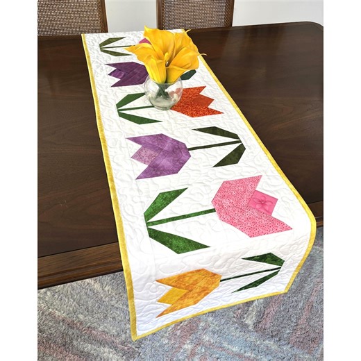 Tulip Garden Quilted Tablerunner, Handmade Dresser Scarf, Reversible 16.5" X 57.5" (42cm X 146cm) Table Quilt - Etsy