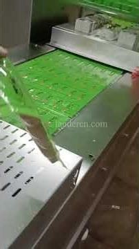 Thermoforming vacuum packaging machine for sausages chain pack