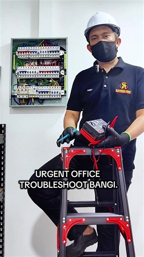URGENT TROUBLESHOOT OFFICE BANGI. Hasil kerja wiring sebelum ni adalah daripada warga asing. Jadi, memang zero safety. Antara punca trip yang kami jumpa adalah : ✅ Penggunaan RCCB yg terlalu besar. Kabel sudah banyak terbakar. ✅ Penggunaan MCB tidak sesuai load. ✅ Penggunaan kabel yang tidak sesuai load. ✅ Looping yang salah kaedah & terlalu banyak dalam 1 circuit. ✅ Kabel di atas 99% fly tiada protector seperti conduit & trunking. So, memang perlu full rewiring semula 1 pejabat. #saelectricalde