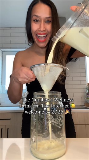 Jen Jones | Plant-Based Queen on Instagram: "@thejenjones Day 1 lemon olive oil elixir! 31 Days of plant-based is here!!!! Happy New Year everyone 🎉 Glowing skin by @nevell_skin coffee oil. The only moisturizer I use! Link in bio or at nevellskin.com Recipe: 1 organic lemon 3 cups filtered/spring water (good water) 2 tbsp each evoo and raw unfiltered honey Ginger and sprinkle with organic Ceylon cinnamon Blend for 1 minute, strain (optional) keep the pulp and add to coconut yogurt with fruit an