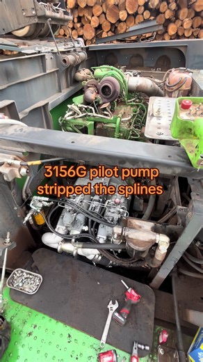 Unloading Trucks with John Deere Equipment: A Mechanic's Take