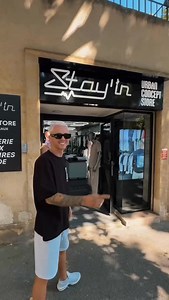 🎥 L’idéal pour shopper à Aix ? 👉 C’est chez Stayin ! 🔥 Concept store unique où le style, la vibe et la sélection mode se rencontrent. 🛍 Que tu sois de passage à Aix-en-Provence ou à l’autre bout de la France, t’as le choix : 📍 Viens découvrir la boutique en plein cœur d’Aix-en-Provence 💻 Commandes 100% en ligne sur stayin-store.fr 🎧 Ambiance musicale, sélection pointue, conseils personnalisés… 👉 Stayin, c’est plus qu’un shop : c’est une expérience. #StayinStore #AixEnProvence #ConceptSto