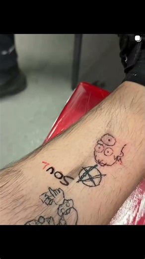 YUNGBLUD TATTOOING #youtubeshorts #shorts