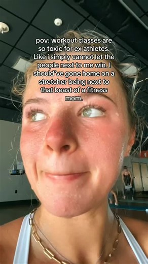 Breath turns movement into meditation.#yoga #yogagirl #yogaflow #pilates #wellnessjourney #cleanaesthetic #tijneyewear #tijnoutdoor