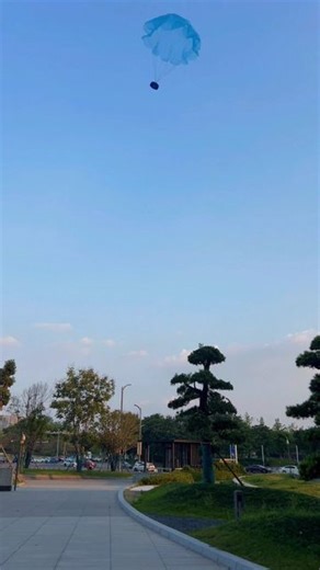 paper crafts creator on Instagram: "You can make a fun parachute for your child using a garbage bag. Try it! #diycrafts #kidscrafts #upcycling #parachutecraft #funactivities #handmadefun #creativeplay #recycledcrafts #parentchildactivities #diyforkids"