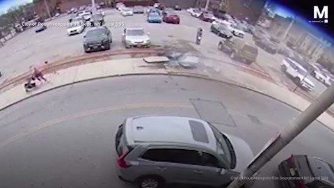 Woman and children narrowly escape manhole explosion on New York sidewalk