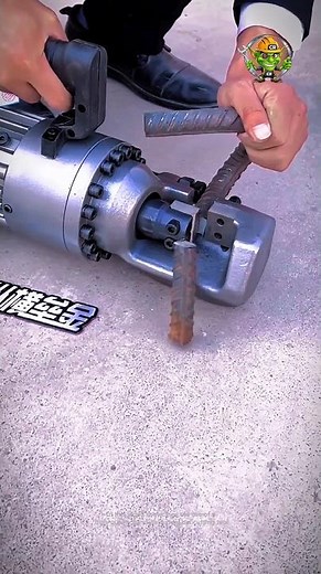 Hand-Held Steel Bar Cutting Tool: Good Tools and Machinery Increase Work Efficiency Description.