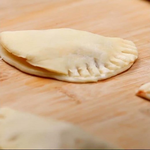 Frittiert geht immer! Mini Calzone schnell selber machen | Einfach Tasty