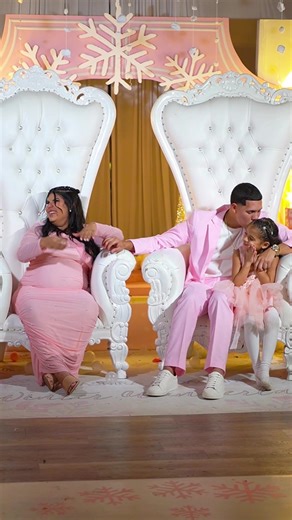 Vivimos un día que quedará guardado en nuestro corazón para siempre, nuestro baby shower 💖 Dios ha sido bueno con nosotros, nos regaló una hija que nos enseñó el amor más puro, y ahora nos bendice nuevamente con otra princesa en camino. Fue un día lleno de amor, detalles hermosos y emociones que no caben en palabras. Ya tenemos a Ari y ella nos enseñó lo que significa amar sin medidas y ahora llegas tú a agrandar nuestro mundo y nuestros corazónes. Tu hermanita ya te espera sin saber que su vid