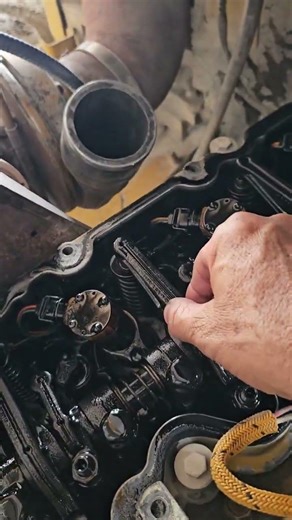 @WildChickenSuratThani #Engine making unusually loud noise, CAT 950H