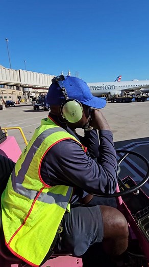 A17 full push and pull with Master crew chief Chris a 23-year vet and one of my favorites. #pushback #pushbackchallenge #AviationDaily #airplane #rampagent #ramplife #b737 #aviationlovers #aviationdaily #fypシ #avgeek #aviation4u