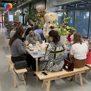 863K views · 1.7K reactions | GOOD EGGS: American soldiers stationed in western Poland painted Easter decorations with Ukrainian refugee children. | The Uplift | Facebook